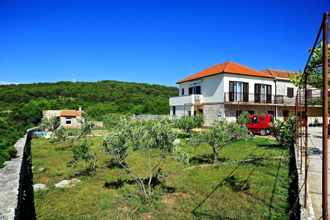 Apartments With A Parking Space Gornje Selo, Solta - 15545 Grohote المظهر الخارجي الصورة