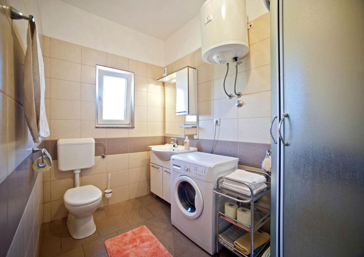 Apartments With A Parking Space Gornje Selo, Solta - 15545 Grohote المظهر الخارجي الصورة