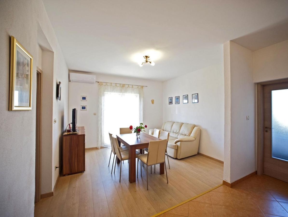 Apartments With A Parking Space Gornje Selo, Solta - 15545 Grohote المظهر الخارجي الصورة