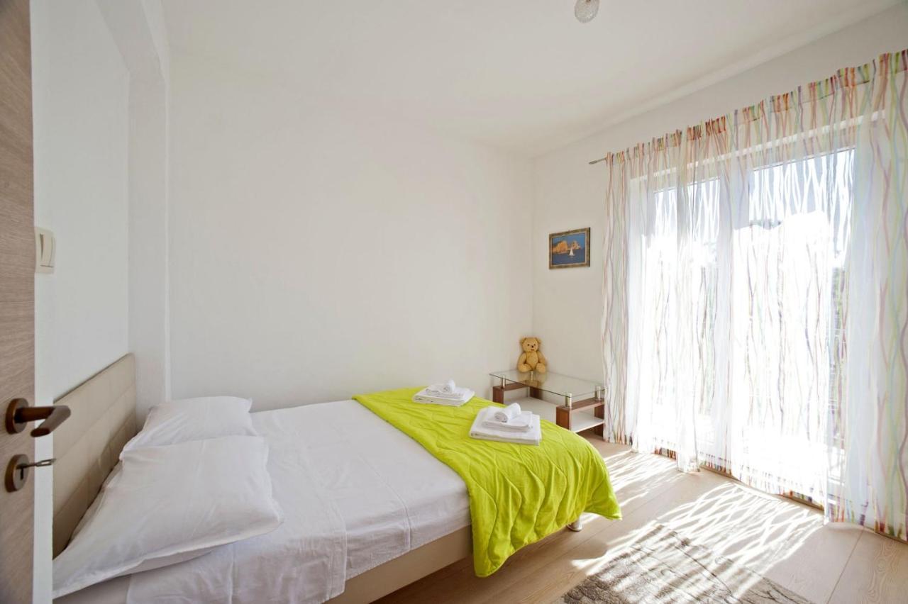 Apartments With A Parking Space Gornje Selo, Solta - 15545 Grohote المظهر الخارجي الصورة