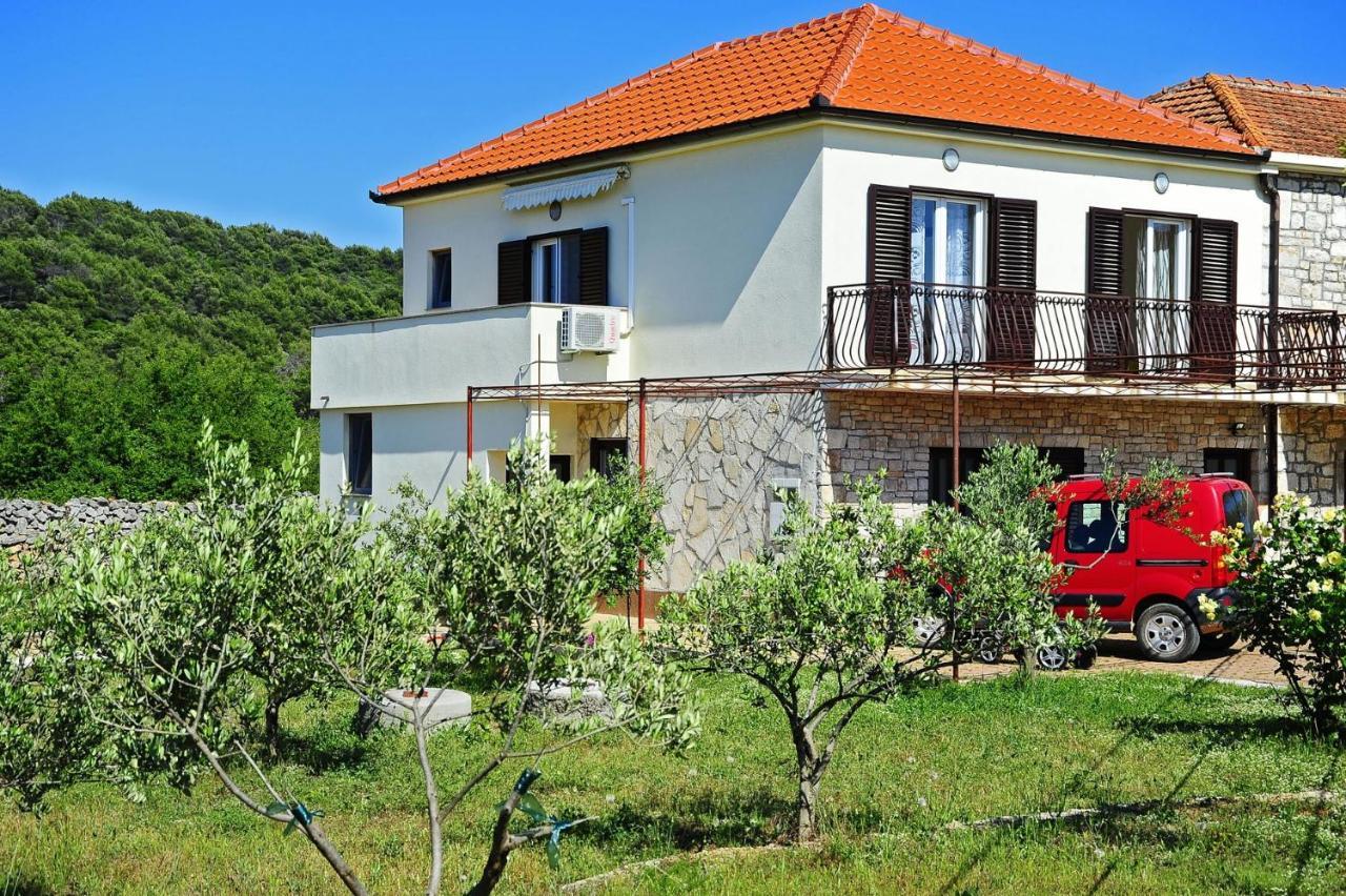 Apartments With A Parking Space Gornje Selo, Solta - 15545 Grohote المظهر الخارجي الصورة