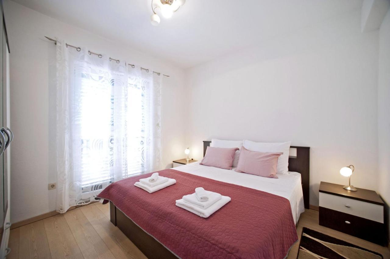 Apartments With A Parking Space Gornje Selo, Solta - 15545 Grohote المظهر الخارجي الصورة