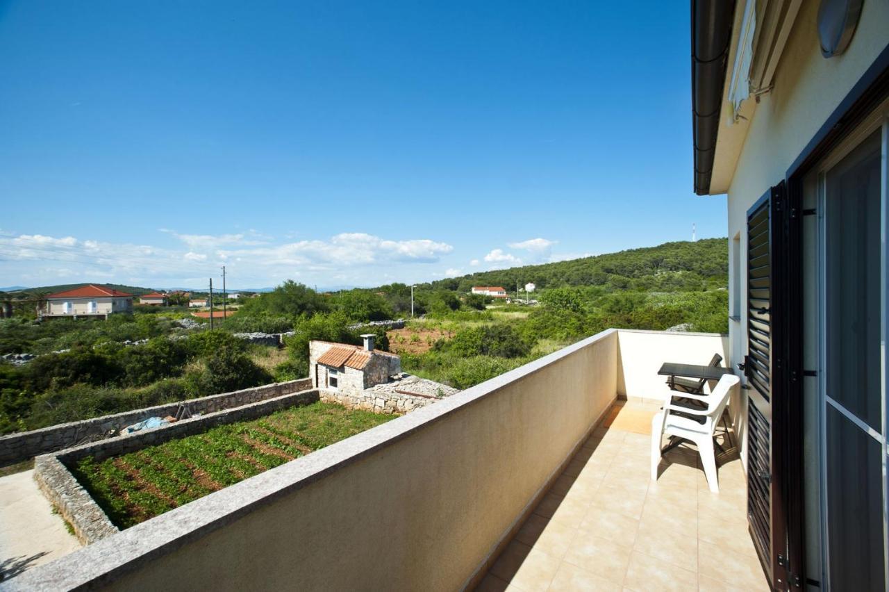 Apartments With A Parking Space Gornje Selo, Solta - 15545 Grohote المظهر الخارجي الصورة