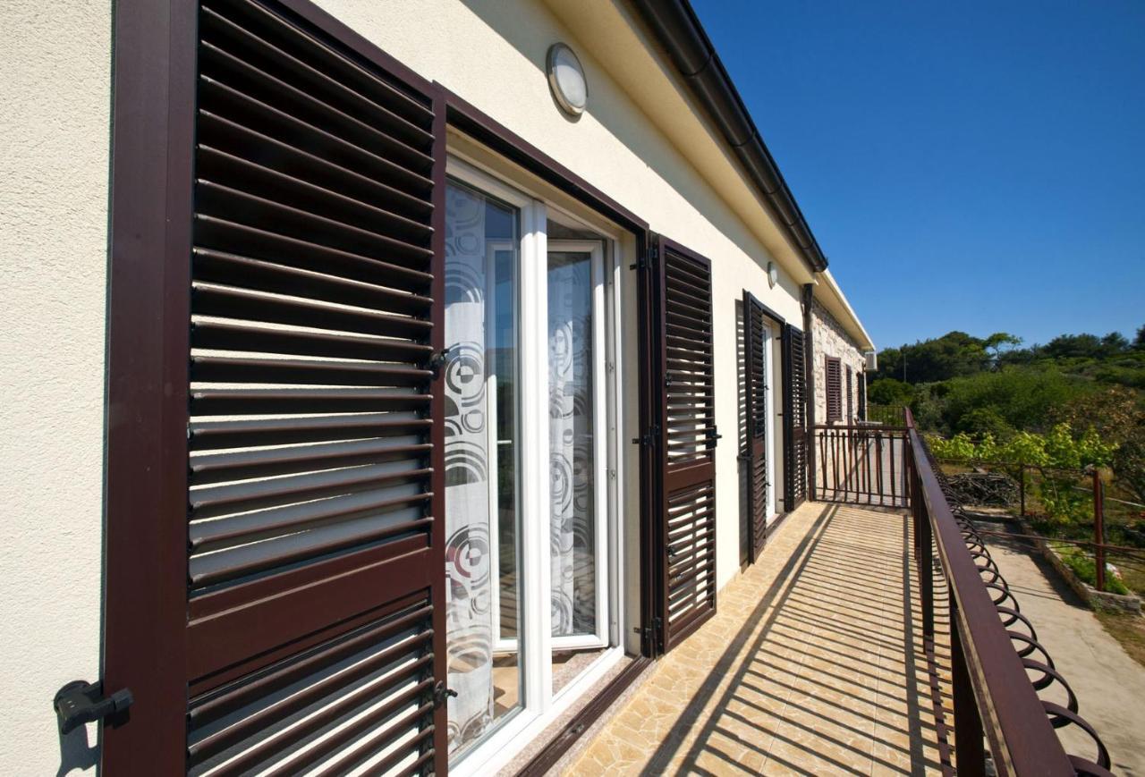Apartments With A Parking Space Gornje Selo, Solta - 15545 Grohote المظهر الخارجي الصورة