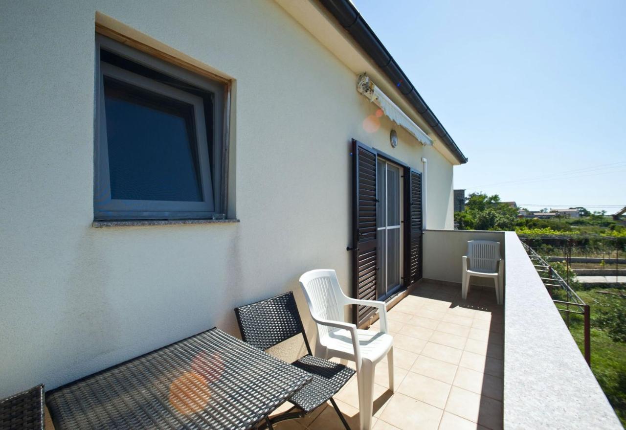 Apartments With A Parking Space Gornje Selo, Solta - 15545 Grohote المظهر الخارجي الصورة