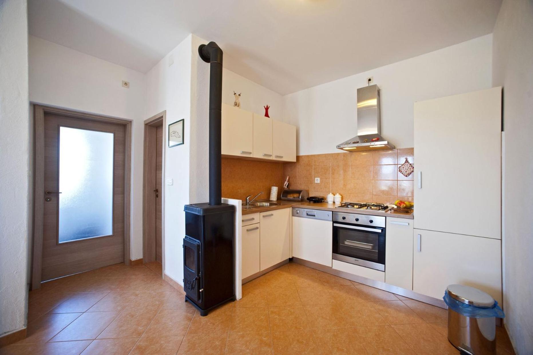 Apartments With A Parking Space Gornje Selo, Solta - 15545 Grohote الغرفة الصورة