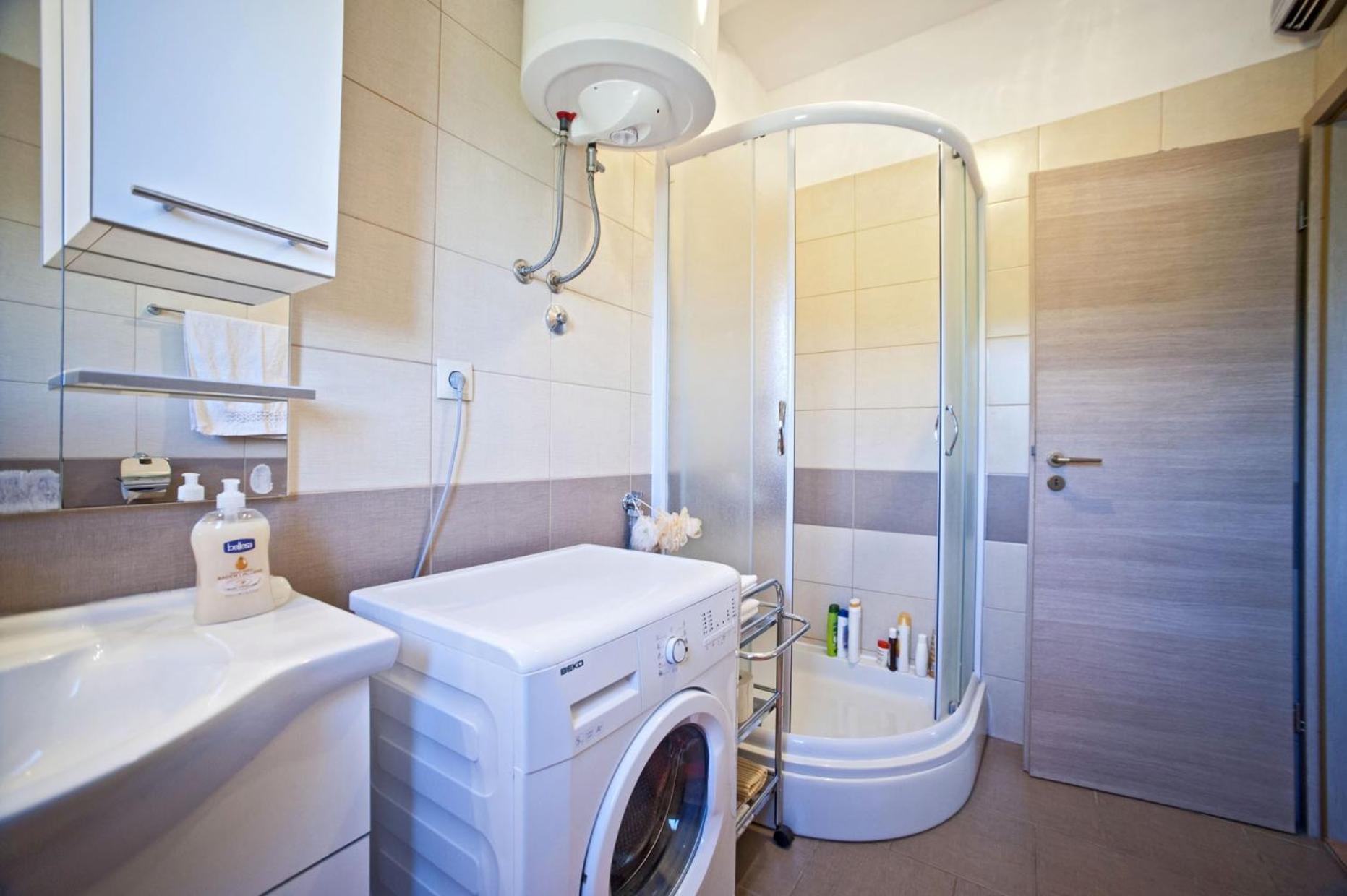 Apartments With A Parking Space Gornje Selo, Solta - 15545 Grohote الغرفة الصورة